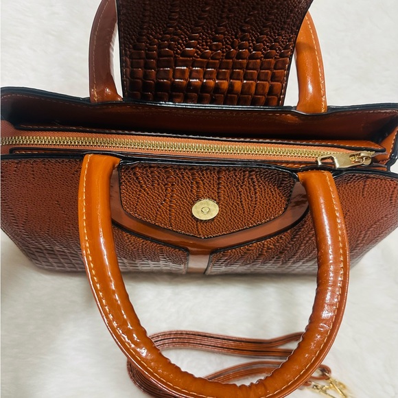 Purse - Picture 2 of 10